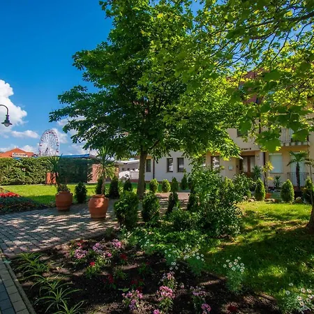 Adam Apartman Appartamento Balatonlelle